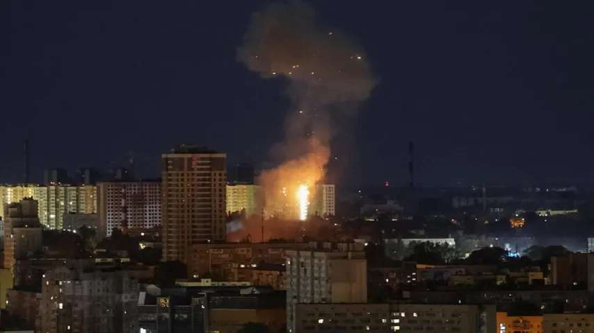 Ukraine erschüttert, Putins Blitz: 656 Drohnen und 75 Raketen, mindestens 11 Tote