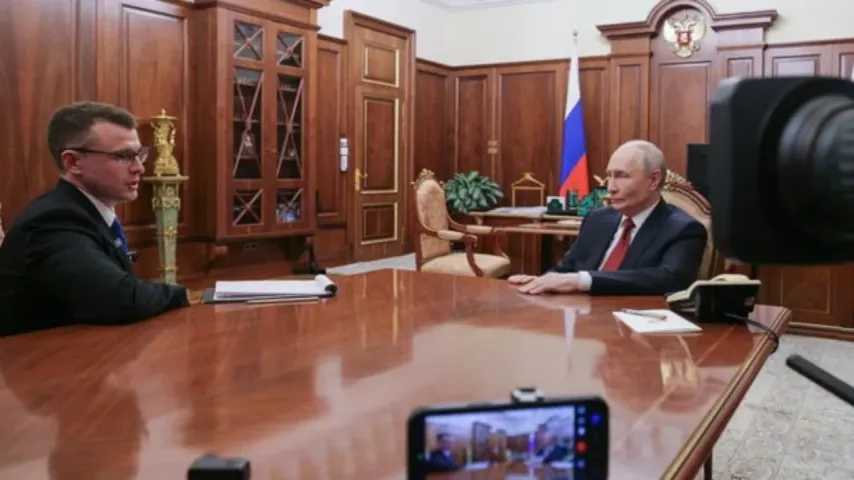 Ukrainische Drohnen treffen Raffinerien, Putin räumt Benzinmangel in Russland ein: Problem