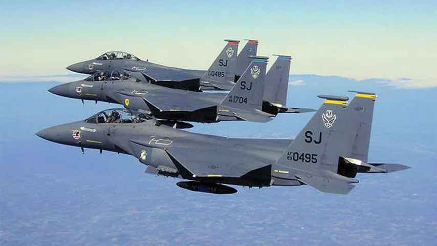 USA 'kappen NATO die Flügel' / Ohne Schlagkraft gegen Russland zieht Flugzeuge und Schiffe ab