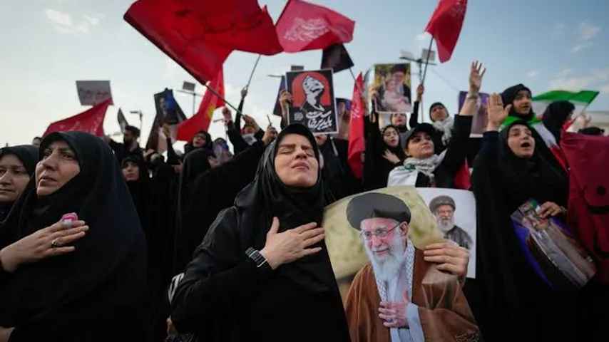 20 Millionen bei Begräbnis/Khamenei fehlt bei der Beerdigung seines Vaters