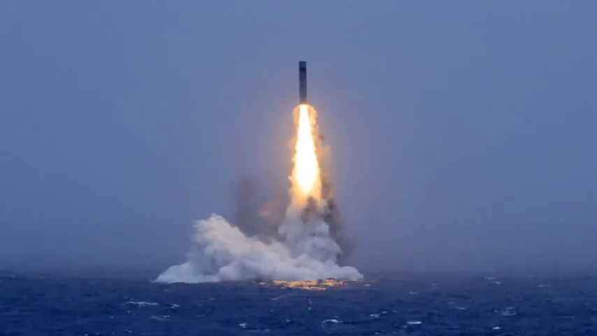 China erschreckt die USA: Tiefe Besorgnis/Testete strategische Rakete von U-Booten abgefeuert