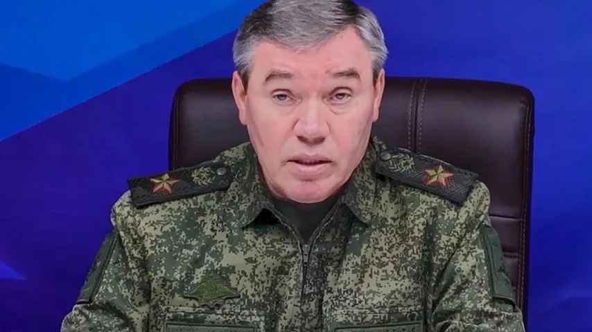 Chef der russischen Armee an der Front / Besucht Truppen: Noch 4 Kilometer bis…