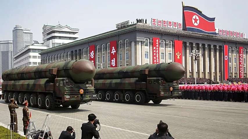 Trump hat Kim Jong Un nicht besänftigt / Nordkorea feuert 10 ballistische Raketen aufs Meer