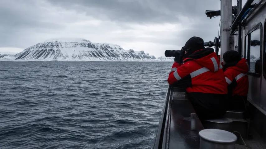 NATO erwischt russisches U-Boot bei Svalbard, Verdacht auf Sabotage an Seekabeln