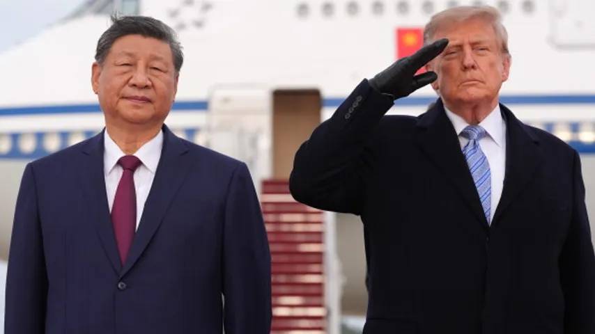 Roter Teppich und Flugzeuge am Himmel – Trump „schmilzt“ für Xi Jinping, herzlicher Empfang