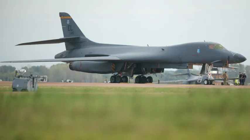 USA ziehen Bomber aus Großbritannien ab – „Neue Drohungen“, B‑1 verlassen RAF
