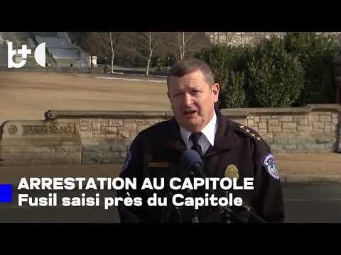 La police arrête un homme armé d'un fusil courant vers le Capitole des États-Unis