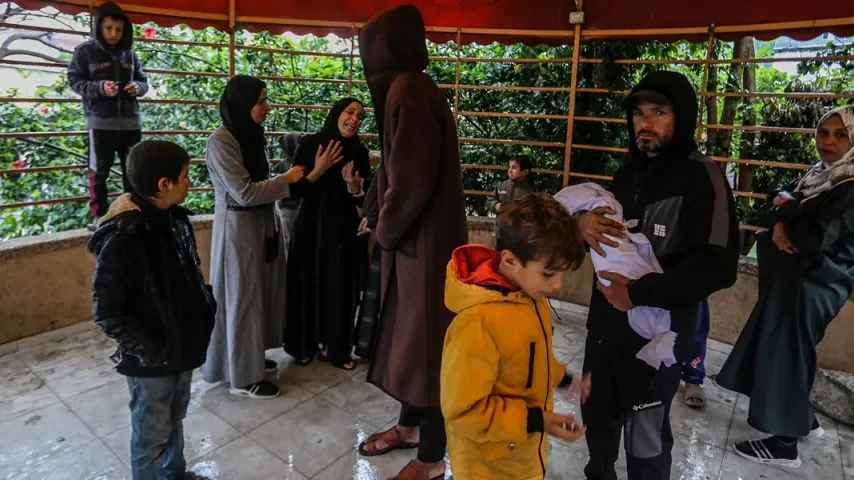 8 Monate altes Baby stirbt in Gaza an Kälte, Tausende Familien durch Unwetter gefährdet