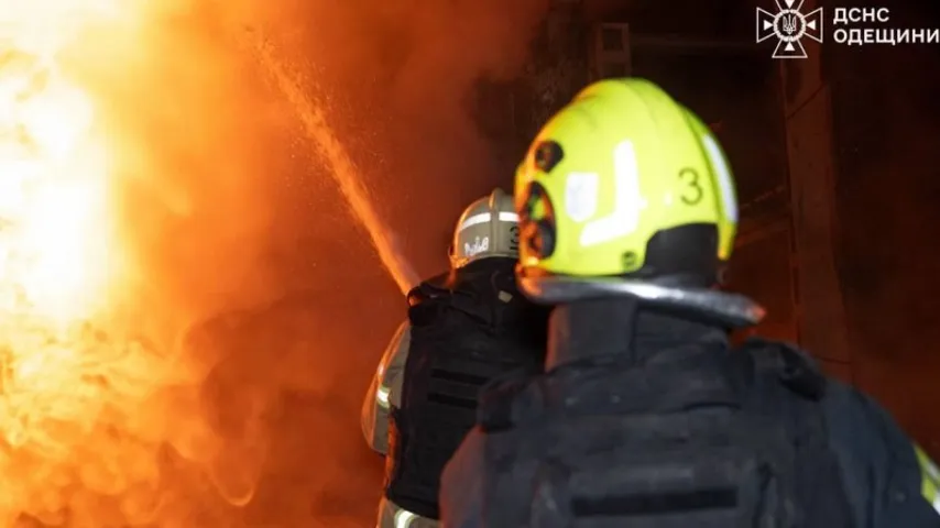 Über Nacht Drohnenangriff verletzt sechs in Odesa, sagen Behörden