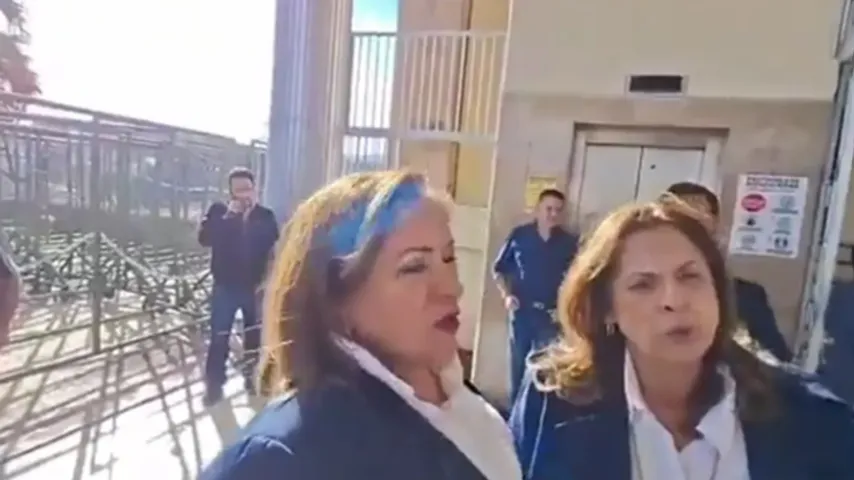 Bei einer Medienaussage explodierte ein Sprengsatz am Kopf der Abgeordneten