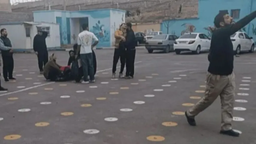 Tragödie im Süden Irans - Rakete trifft Schule und tötet 40 Schülerinnen