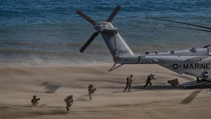 Bis an die Zähne bewaffnet… Trumps Marines bereit, Irans Festungen zu stürmen