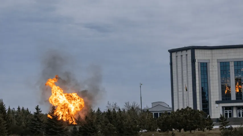 Iran attackiert die türkische Luftbasis Incirlik, wo die USA Atomwaffen lagern; NATO greift ein