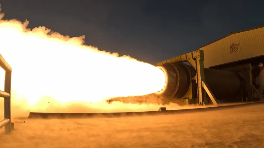 Rakete, die bis in die USA reicht / Kim Jong Un testet Motor, kriegsbereit