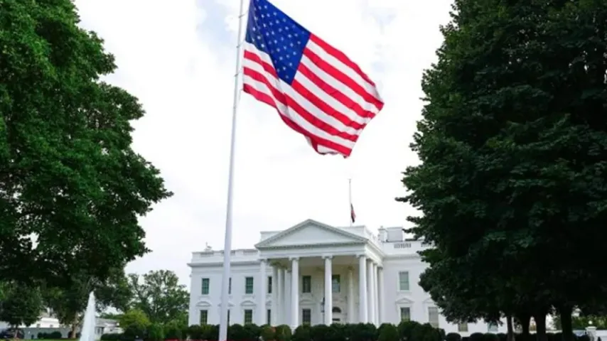 Das Weiße Haus dementiert Pläne für einen Atomangriff auf Iran.