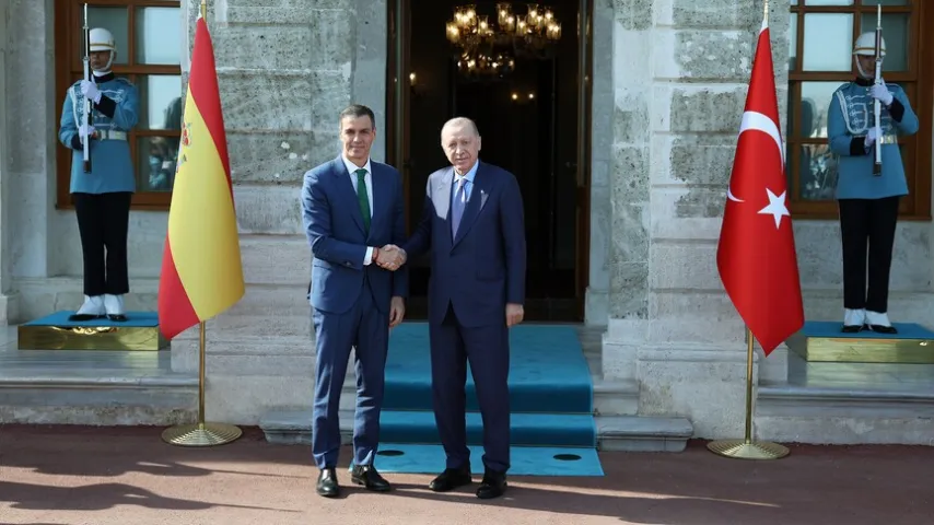 Erdoğan spricht mit Sánchez und lehnt die Zerstörung Irans ab