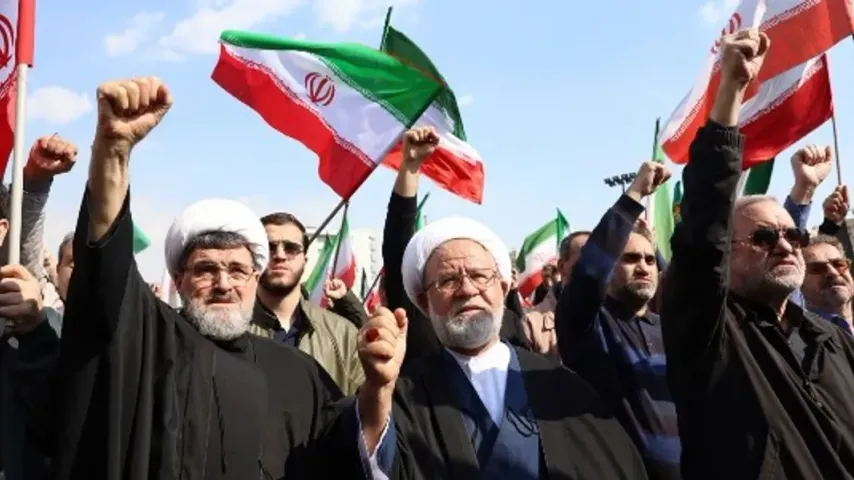 Iran zielt auf mit den USA verbundene Stahlfirmen in 'Warnangriffen'.