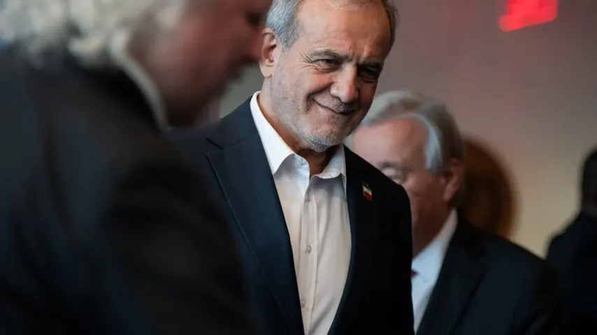 Pezeshkian sagt, er und 14 Millionen Iraner seien bereit, 'ihr Leben zu opfern'