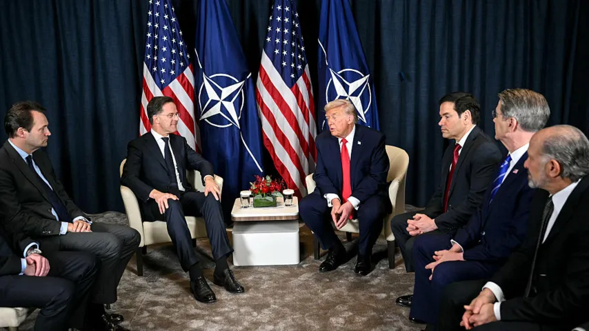 Trump "droht" der NATO, WSJ: Er will Truppen aus Ländern abziehen, die ihm nicht halfen!