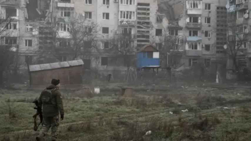 Ukraine gewinnt Kontrolle über Frontabschnitte im Südosten und Osten zurück, sagt Armeechef