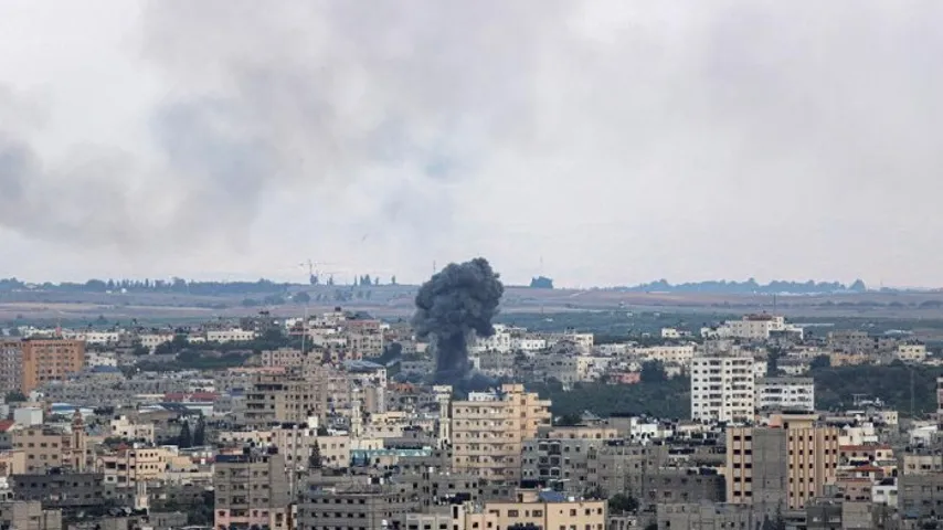 Israel trifft Militärziele im Iran; in mehreren Städten werden Explosionen gemeldet