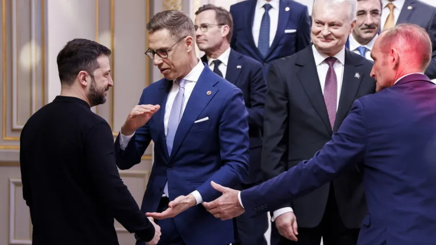 Kiew „schickt Grüße“ nach Moskau: Ukrainische Drohnen treffen St. Petersburg im „russischen Davos“!