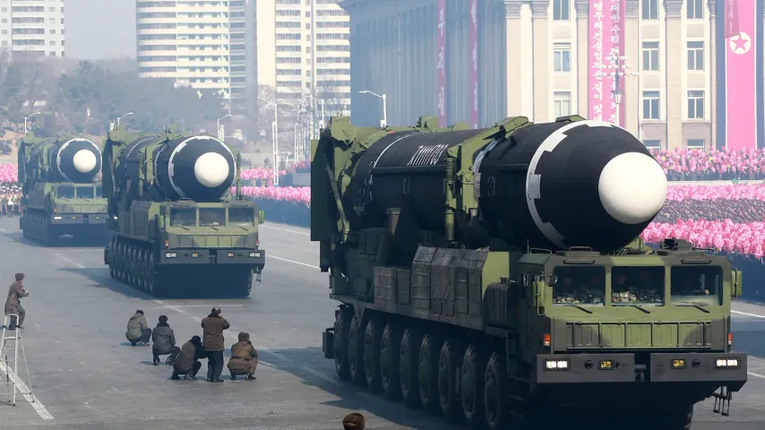 Kriegsspiele mit Atomraketen / Putin ‚zeigt die Zähne‘, warnt die NATO