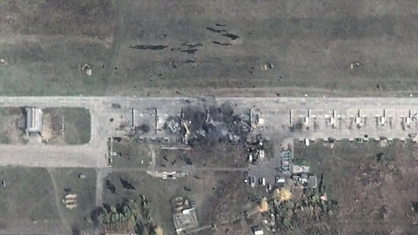 Zerstört sechs Putins Bomber / Ukraine: tiefer Schlag auf russische Luftbasis